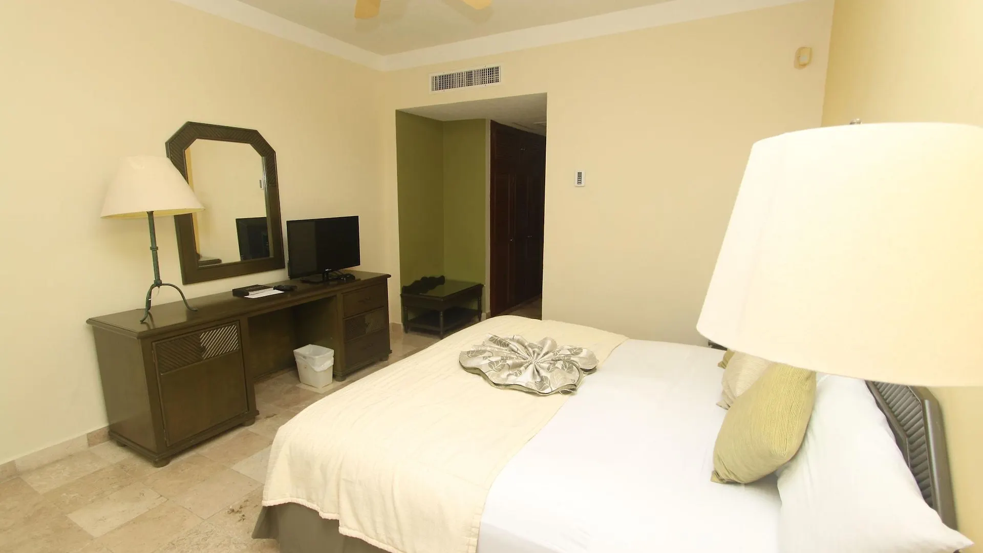 Hotel Los Itzaes By 5Th Av بلايا ديل كارمن 3*,  المكسيك